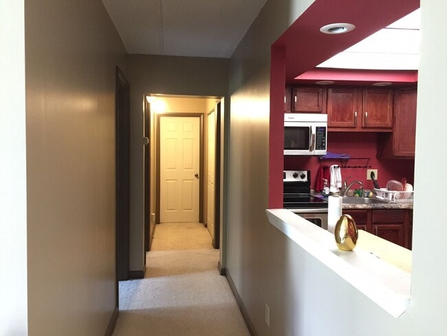 Building Photo - Amite condo available August!