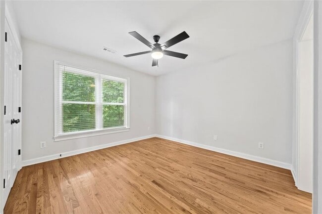 Building Photo - 1230 New Britain Dr SW