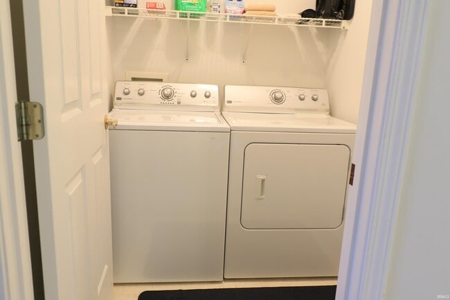 Building Photo - 610 Tealwood Dr