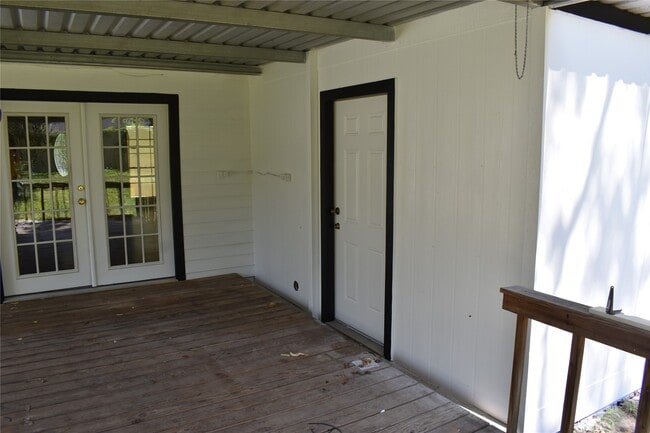 Building Photo - 302 Arrowhead Dr