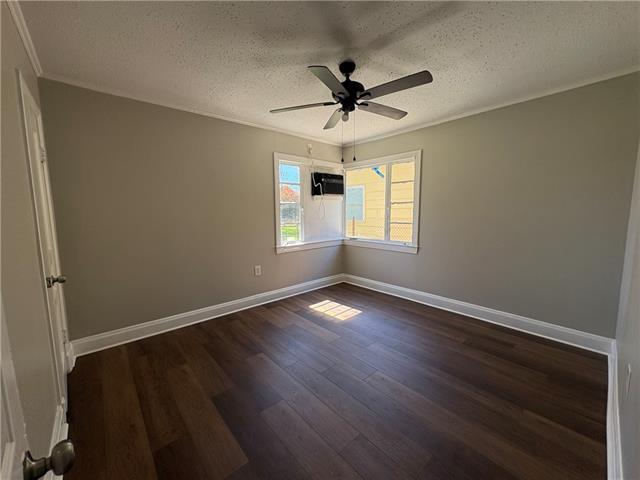 Building Photo - 1010 Isbell St