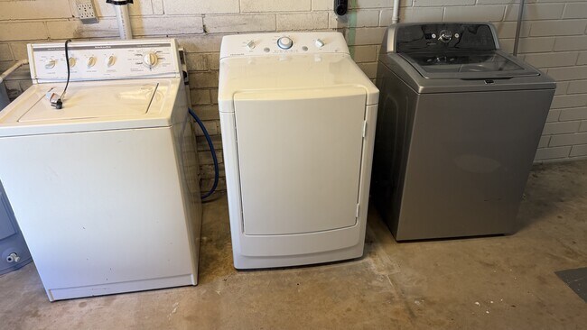 Building Photo - 215 Woodland Ave