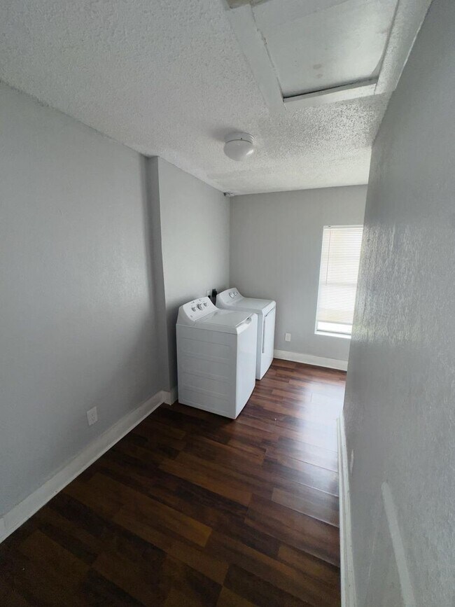 Building Photo - 2711 Avenue K