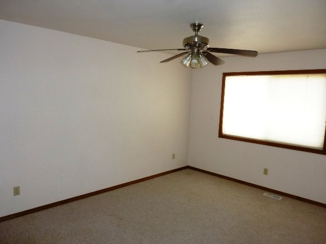Building Photo - 620 Willow Dr