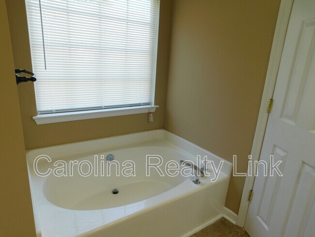 Building Photo - 7905 Shiny Meadow Ln