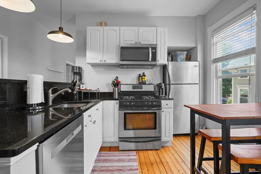Building Photo - 74 Woodbine St