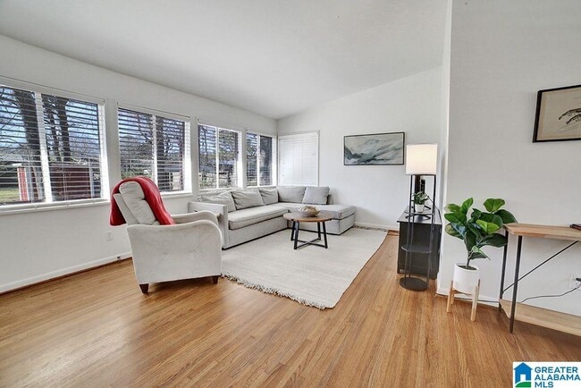 Building Photo - 204 Woodside Dr