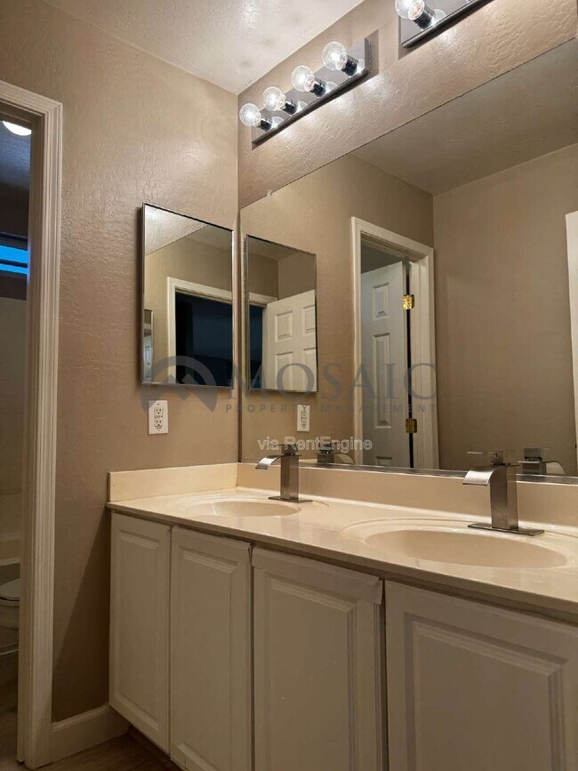 Building Photo - 3356 E Mayberry Ave