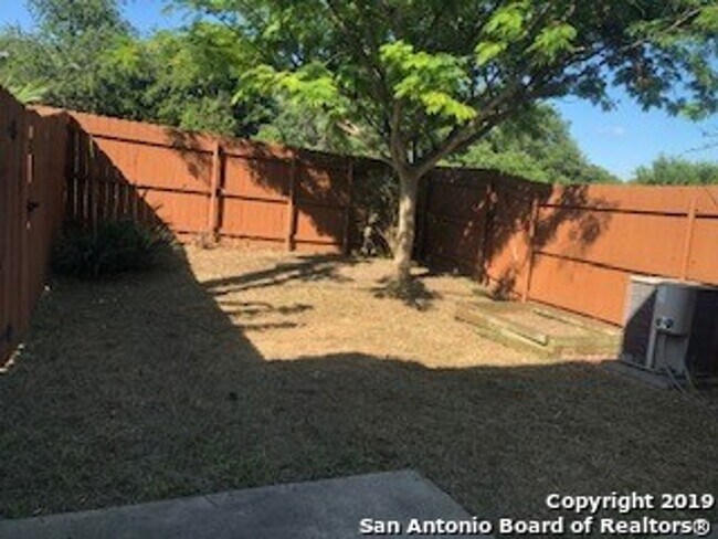 Building Photo - Townhouse near Medical Center in Gated Community