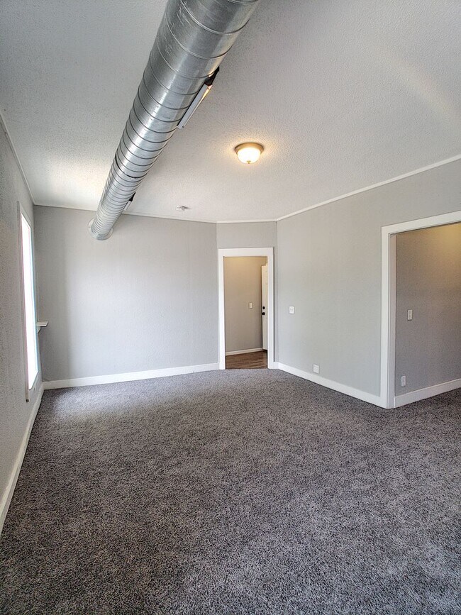 Building Photo - 702-704-704 18th Ave