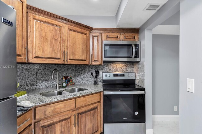 Building Photo - 3300 Spanish Moss Terrace