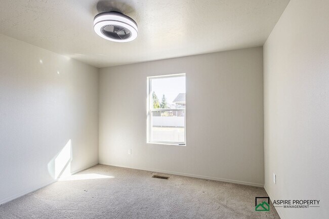 Building Photo - 4 Bed 2 Bath home for rent