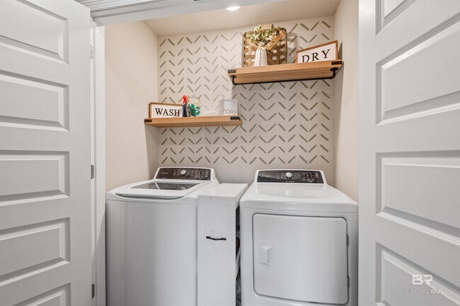 Building Photo - 6780 Spaniel Dr