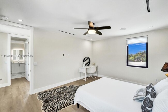 Building Photo - 1617 NE 11th St