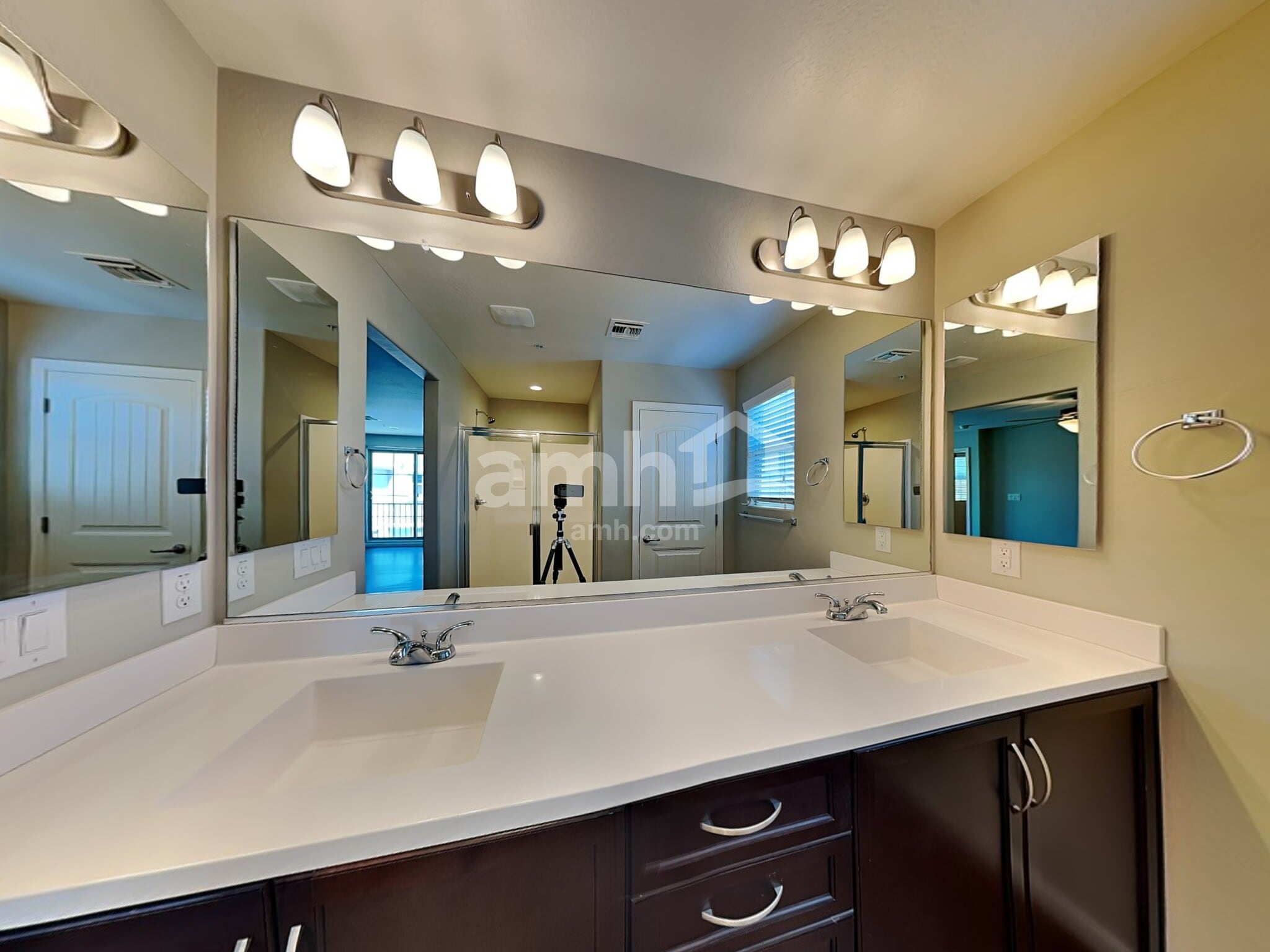 Building Photo - 20727 W Maiden Ln