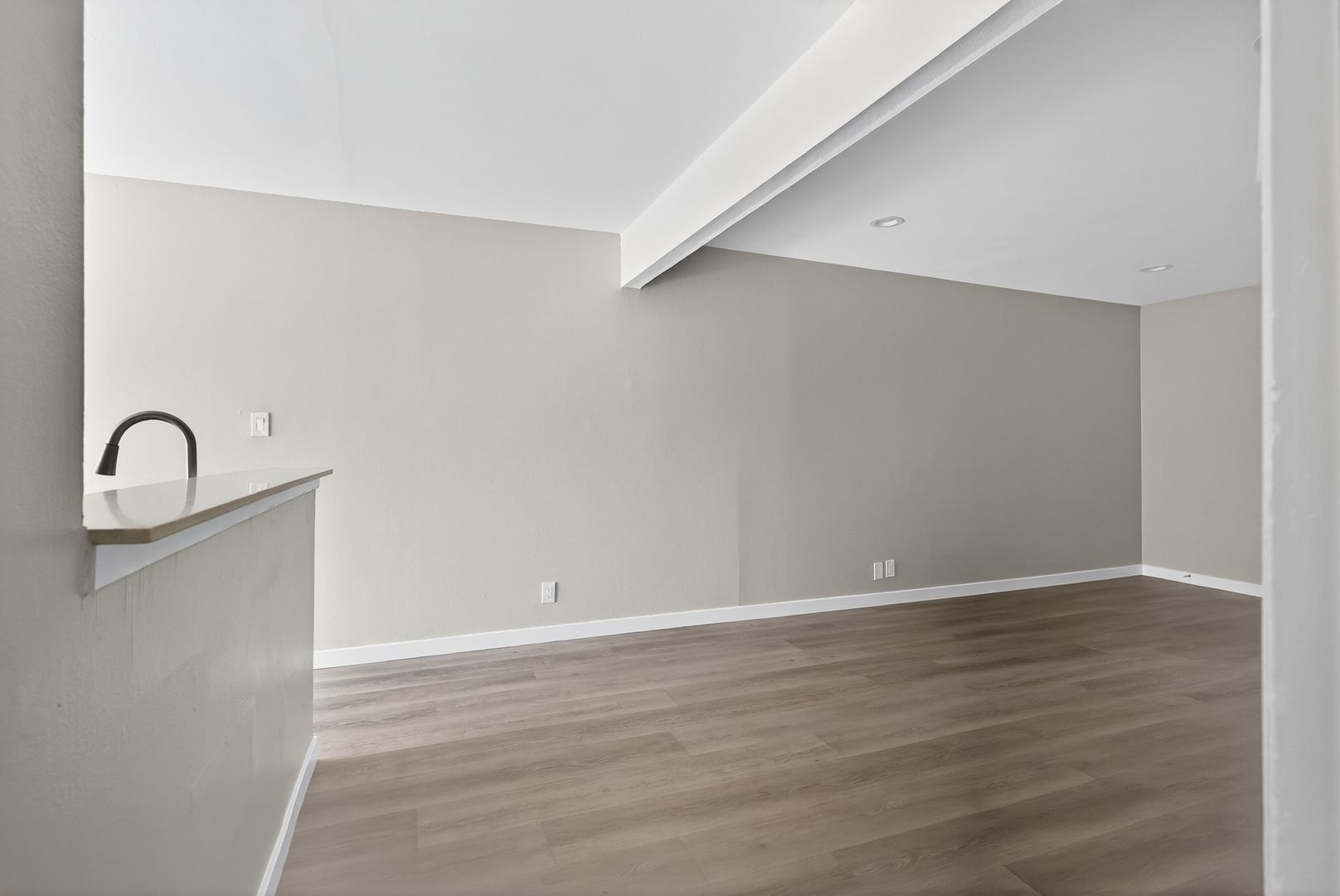 Building Photo - 10442 Lampson Ave