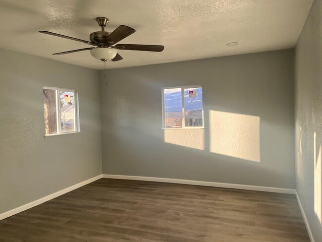 Building Photo - 392 N Ferger Ave