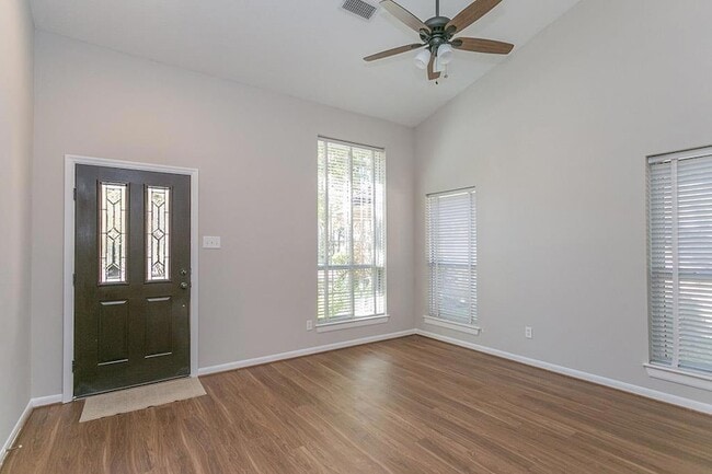 Building Photo - 6 Tranquil Glade Pl