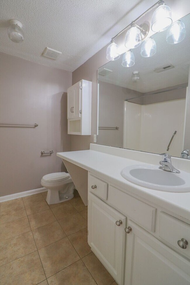 Building Photo - Super cute 2 bedroom condo in great Rock Hill location!