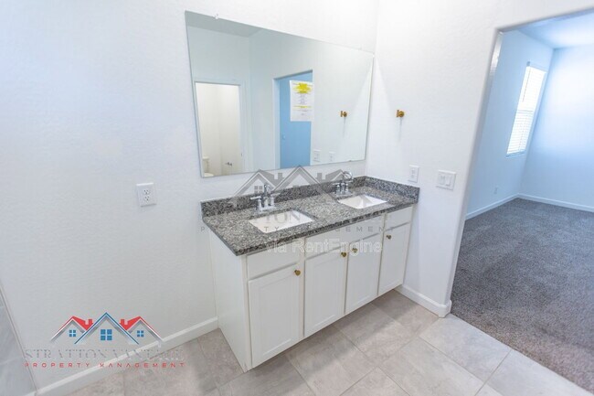 Building Photo - 1673 N Wrigley Dr