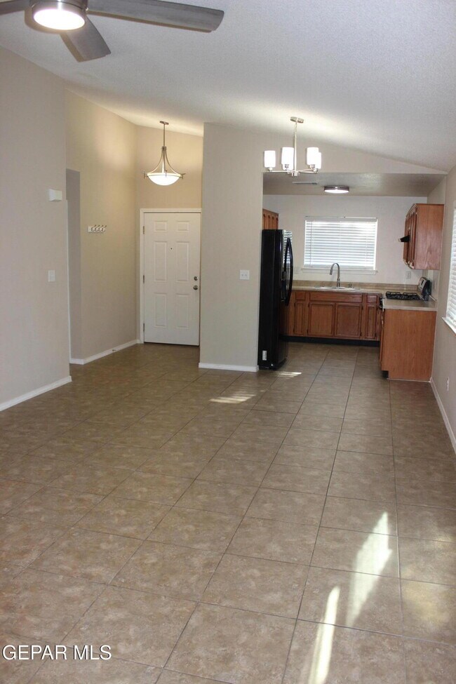 Building Photo - 13978 Vaquero Rock Dr