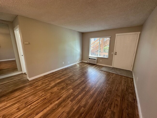 Building Photo - Newly Renovated 1 Bed / 1 Bath Condo for R...