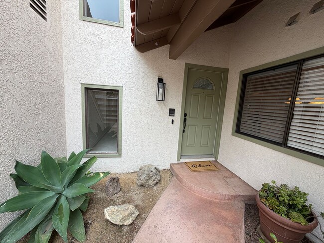 Building Photo - 4569 Foxenwood Ln