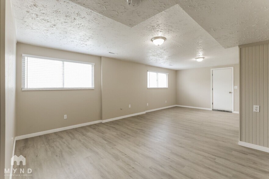 Building Photo - 2460 Woodthrush Dr