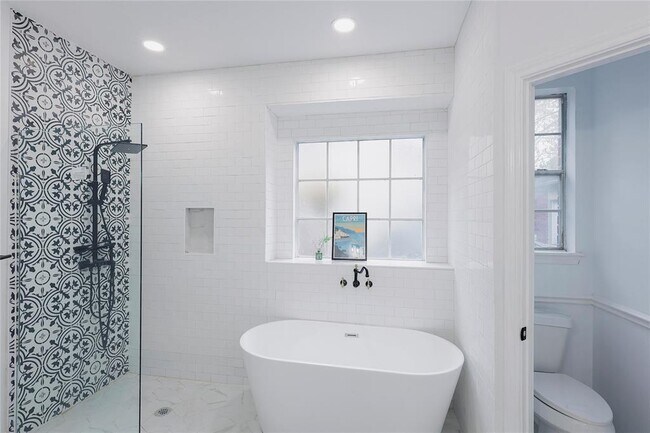 Building Photo - 17527 Sandy Cliffs Dr