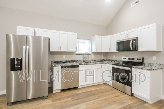 Building Photo - 929 N Beville Ave