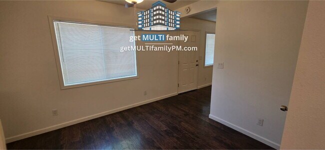 Building Photo - 3926 E Earll Dr