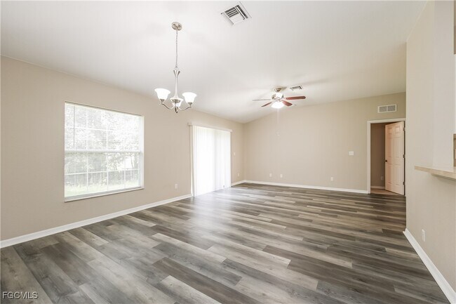 Building Photo - 458 Westdale Ave