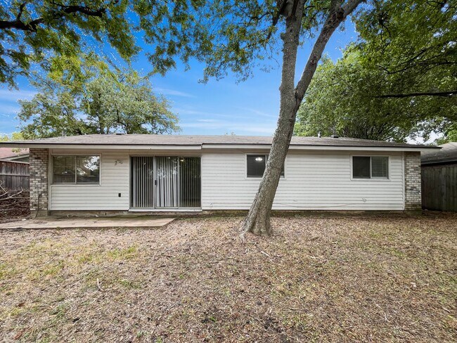 Building Photo - 3 BR/1.5BA | Newly Renovated Single Family Home | 1-Car Covered Parking | Gated backyard!
