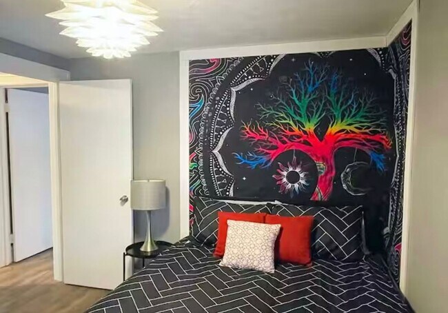 Building Photo - Spacious Cleveland Heights Home in Desirable Neighborhood!