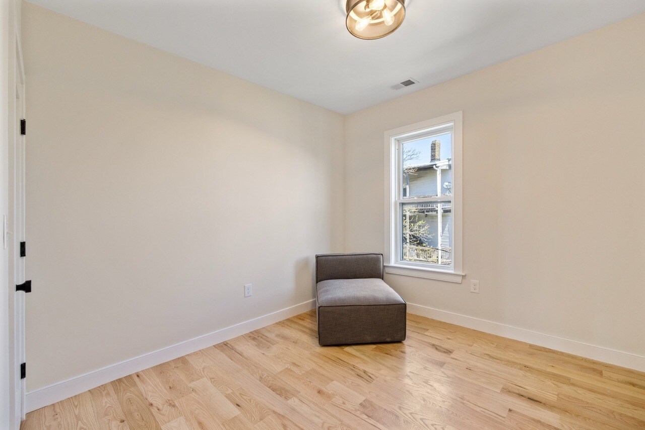 Building Photo - 275 Webster St