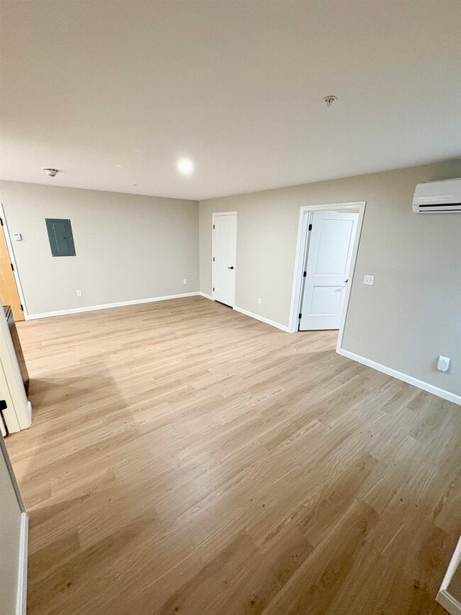 Building Photo - 15 Mountain Rd