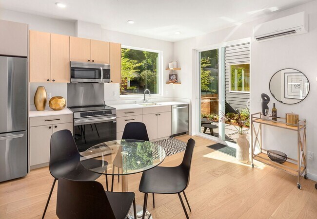 Building Photo - 3bd, 2ba NEW Townhome Built with Quality Materials and Thoughtful Design