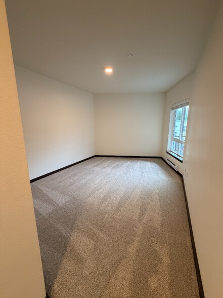 Building Photo - 580 8th Ave NE