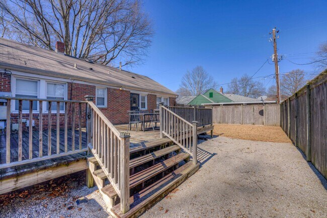 Building Photo - Beautifully renovated duplex in High Point Terrace!