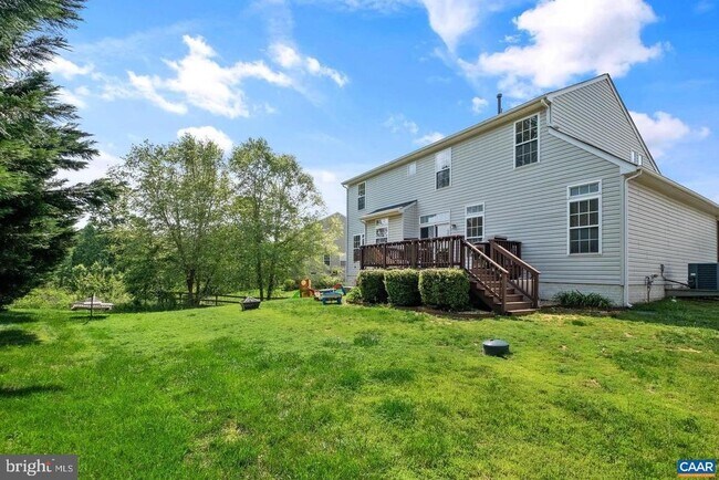 Building Photo - 662 Holly Hill Dr