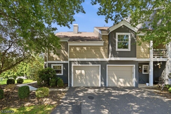 Building Photo - 81 Village Cir
