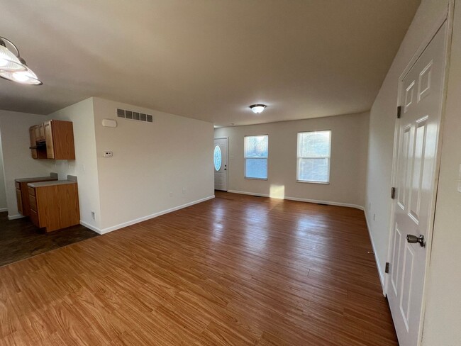 Building Photo - 3 BR/2 BA Home near Hwy 44