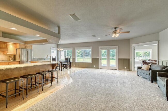 Building Photo - 1646 N Chaucer Way