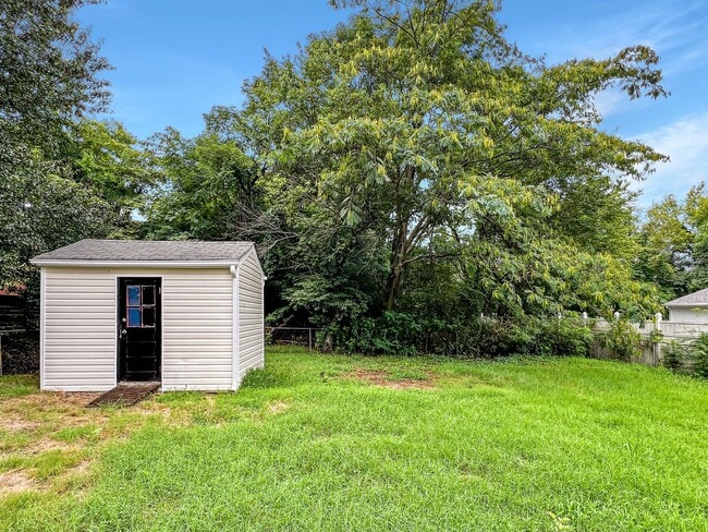 Building Photo - Fully Renovated 3-Bedroom Gem in West End ...