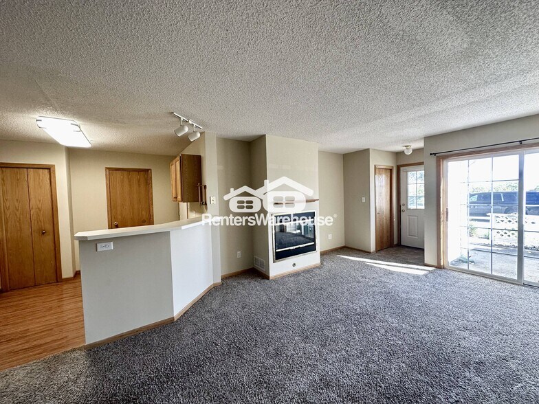 Building Photo - 1321 SE Delaware Ave