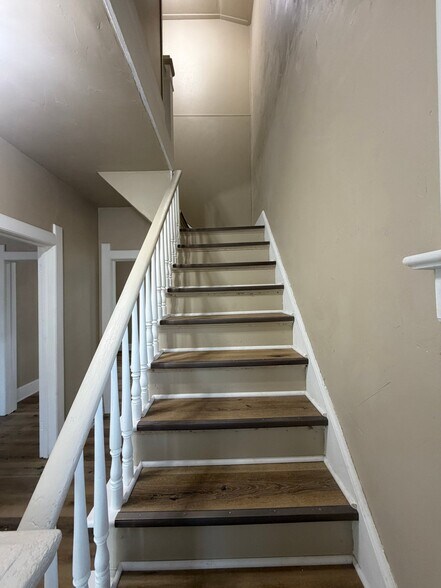 Building Photo - 708 N 10th St