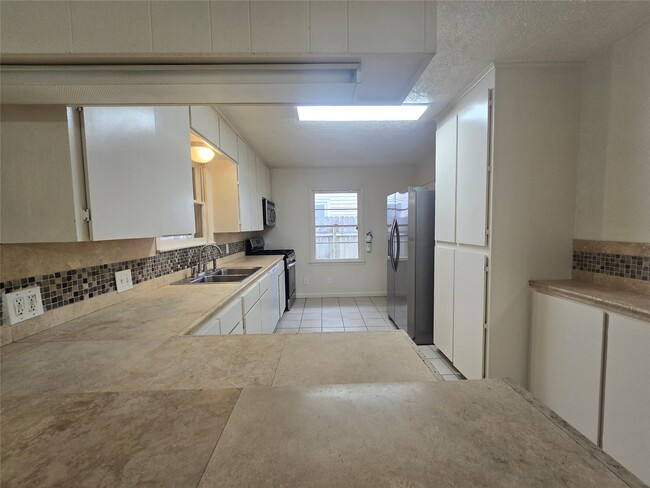 Building Photo - 6717 Fairway Dr