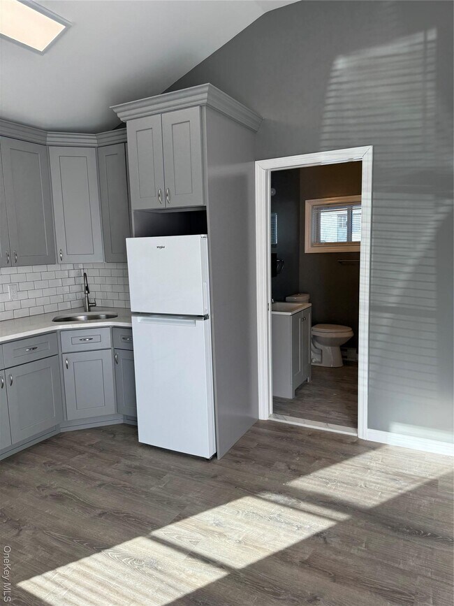 Building Photo - 21 Collegeview Ave