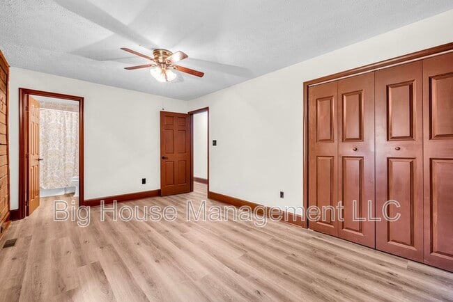 Building Photo - 1155 Old Linden Rd