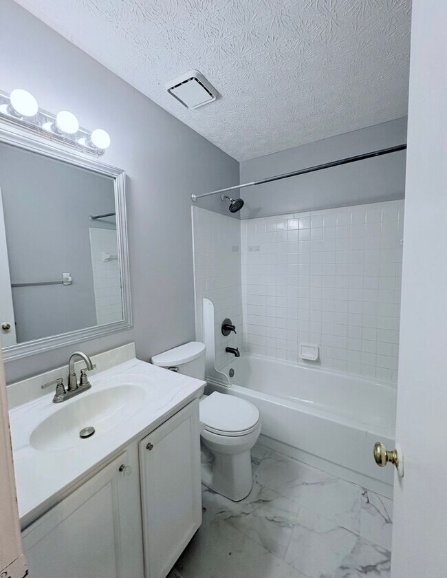 Building Photo - 4BR/2.5BA  | Newly Flooring | Garage | Gated back yard
